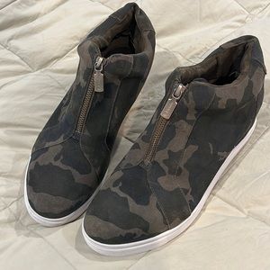 Blondo hidden heel sneakers